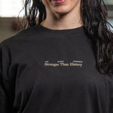 Cocowod ropa crosstraining Camiseta Mujer modelo Stronger Than History | Oversized